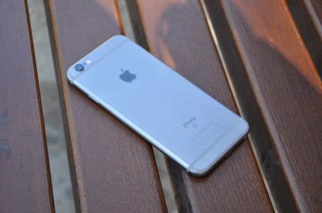 iPhone 6s 64GB: czy warto kupić używany? Zalety oraz wady w 2025 iPhone 6s 64GB: czy warto kupić używany? Zalety oraz wady w 2025