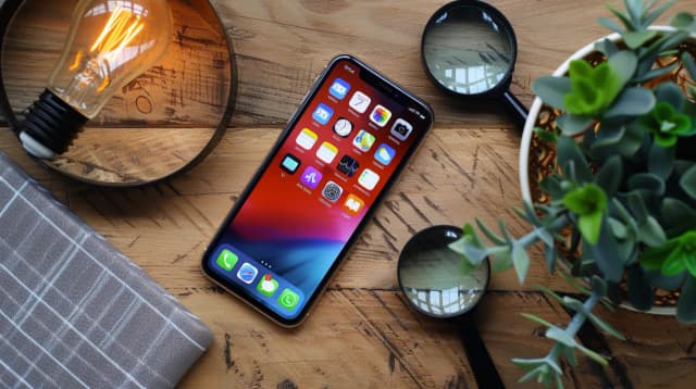 Używany iPhone: na co zwrócić uwagę przed zakupem? Poradnik 2025 Używany iPhone: na co zwrócić uwagę przed zakupem? Poradnik 2025