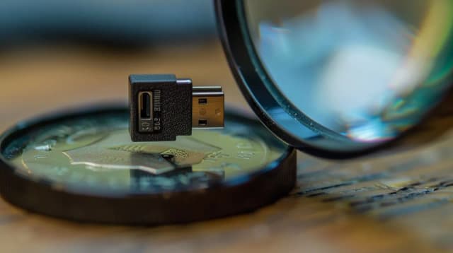 Micro pendrive: Najmniejszy, ale czy najbardziej praktyczny? Analiza Micro pendrive: Najmniejszy, ale czy najbardziej praktyczny? Analiza